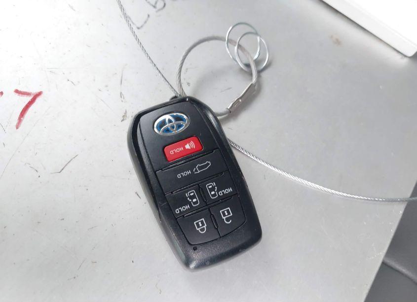 Photo 11 of 2024 Toyota Sienna XLE (VIN 5TDYRKEC3RS205829)