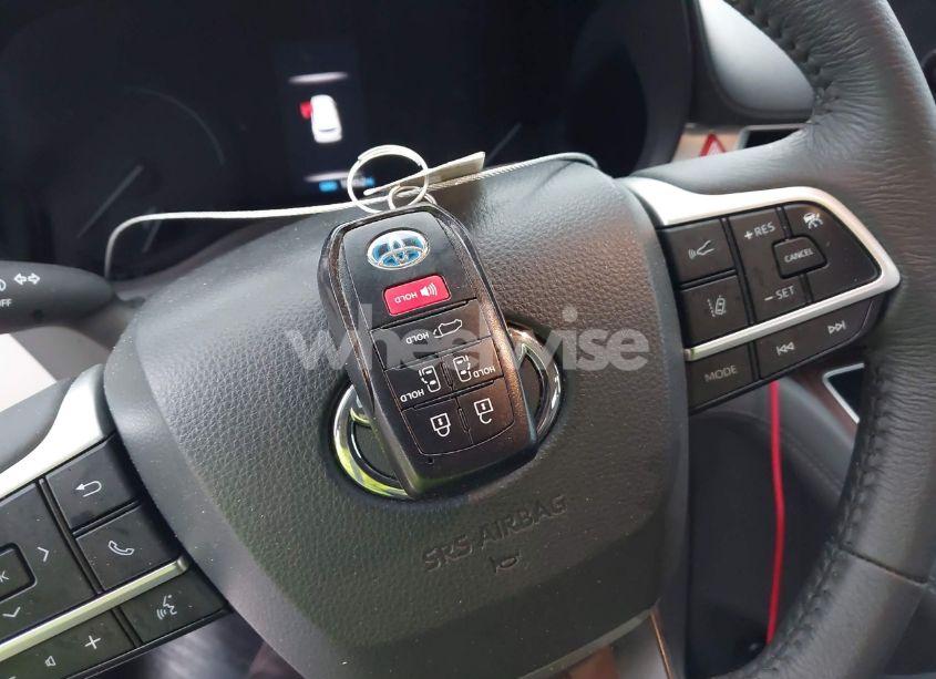 Photo 11 of 2024 Toyota Sienna XLE (VIN 5TDYRKEC4RS206973)