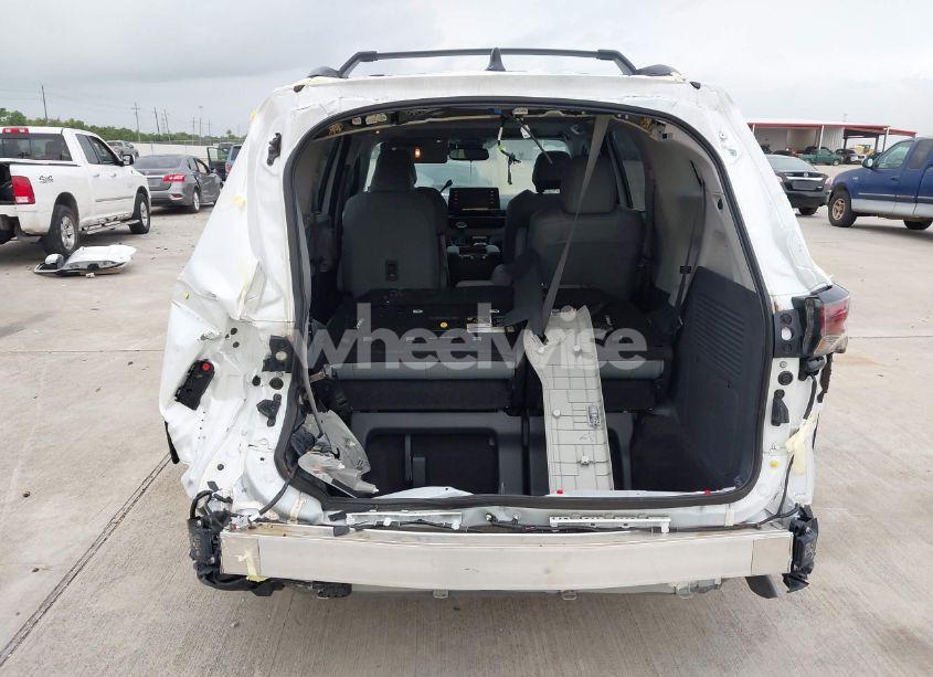 Photo 16 of 2024 Toyota Sienna XLE (VIN 5TDYRKEC4RS206973)