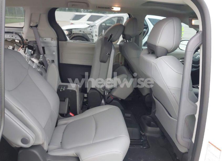Photo 8 of 2024 Toyota Sienna XLE (VIN 5TDYRKEC4RS206973)