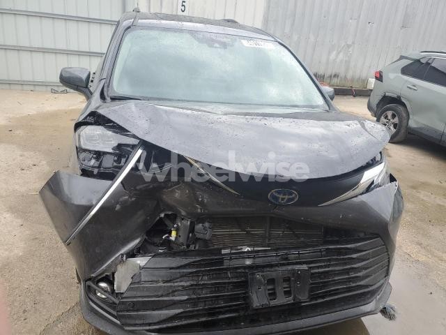 Photo 4 of 2025 TOYOTA SIENNA XLE (VIN 5TDYRKEC4SS255144)