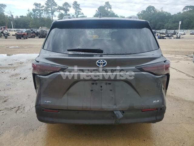 Photo 6 of 2025 TOYOTA SIENNA XLE (VIN 5TDYRKEC4SS255144)