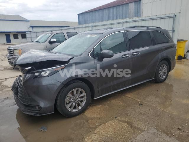 Photo 7 of 2025 TOYOTA SIENNA XLE (VIN 5TDYRKEC4SS255144)