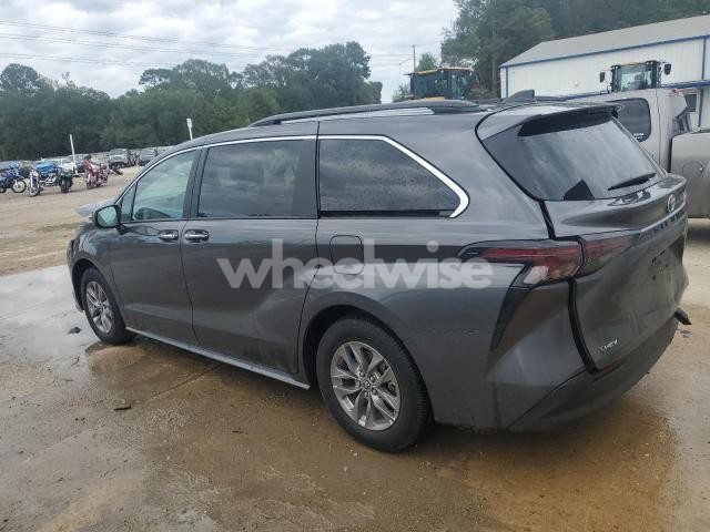 Photo 9 of 2025 TOYOTA SIENNA XLE (VIN 5TDYRKEC4SS255144)