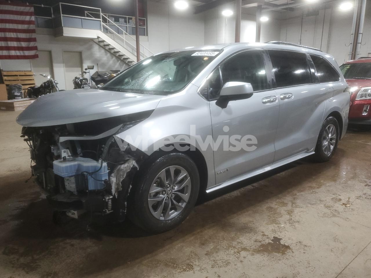 2021 TOYOTA SIENNA XLE (VIN 5TDYRKEC5MS007035) main photo