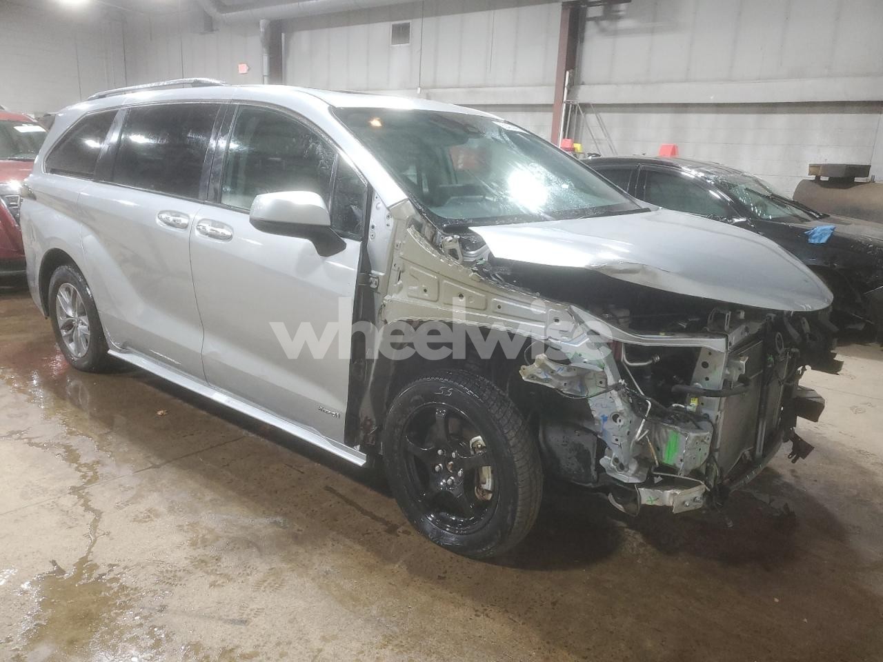 Photo 4 of 2021 TOYOTA SIENNA XLE (VIN 5TDYRKEC5MS007035)