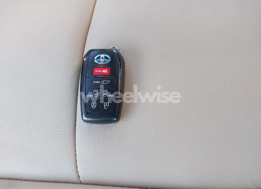 Photo 11 of 2023 Toyota Sienna XLE (VIN 5TDYRKEC5PS141158)