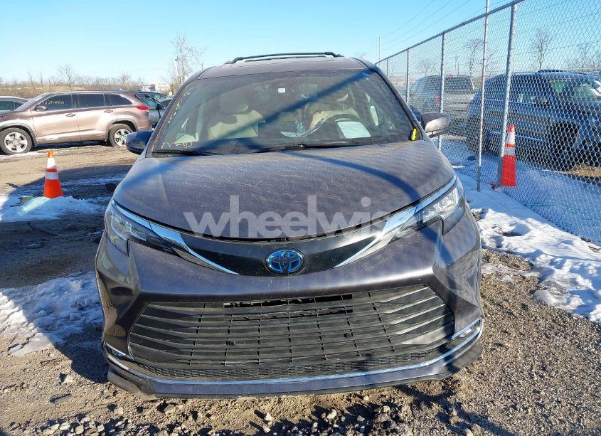 Photo 12 of 2023 Toyota Sienna XLE (VIN 5TDYRKEC5PS141158)
