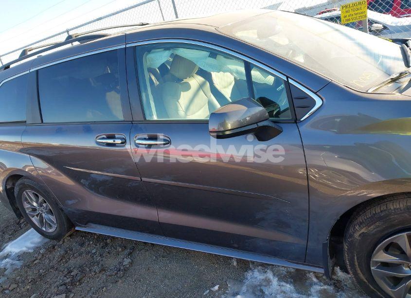 Photo 13 of 2023 Toyota Sienna XLE (VIN 5TDYRKEC5PS141158)