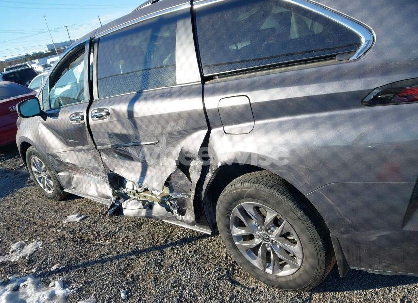 Photo 14 of 2023 Toyota Sienna XLE (VIN 5TDYRKEC5PS141158)