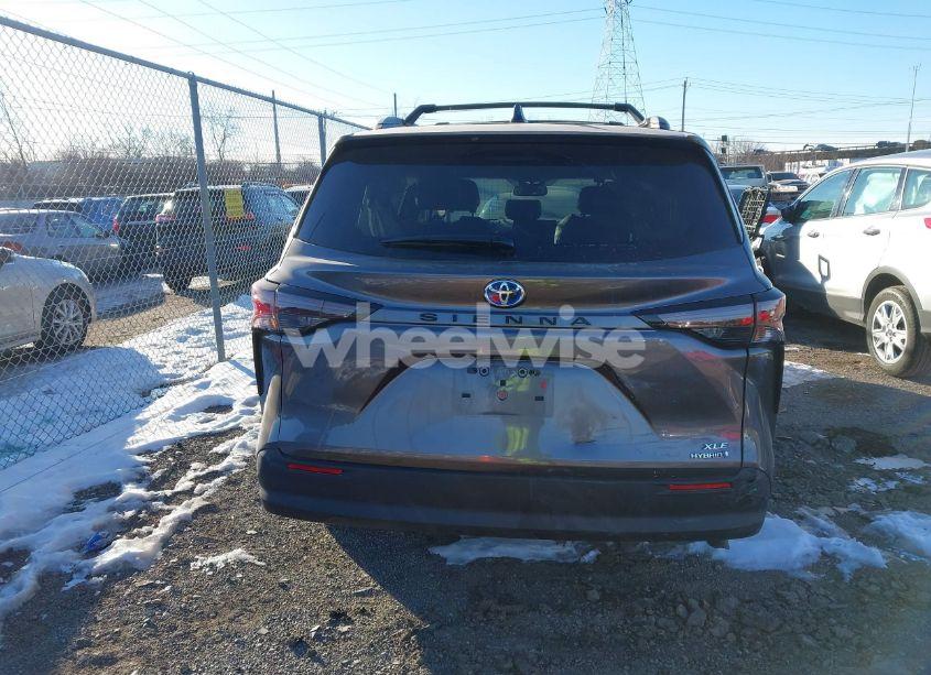 Photo 16 of 2023 Toyota Sienna XLE (VIN 5TDYRKEC5PS141158)