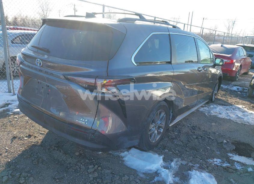 Photo 4 of 2023 Toyota Sienna XLE (VIN 5TDYRKEC5PS141158)