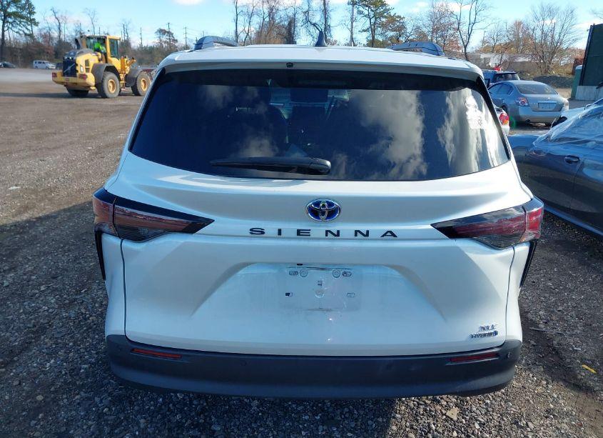 Photo 16 of 2023 Toyota Sienna XLE (VIN 5TDYRKEC5PS141967)