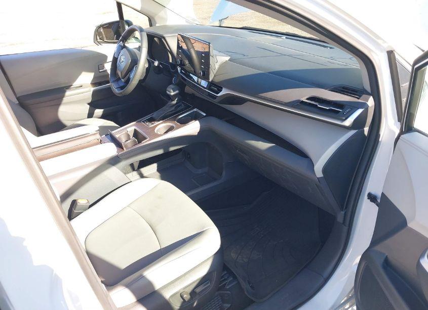 Photo 5 of 2023 Toyota Sienna XLE (VIN 5TDYRKEC5PS141967)