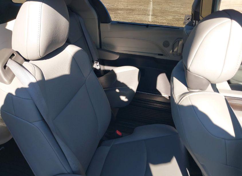 Photo 8 of 2023 Toyota Sienna XLE (VIN 5TDYRKEC5PS141967)