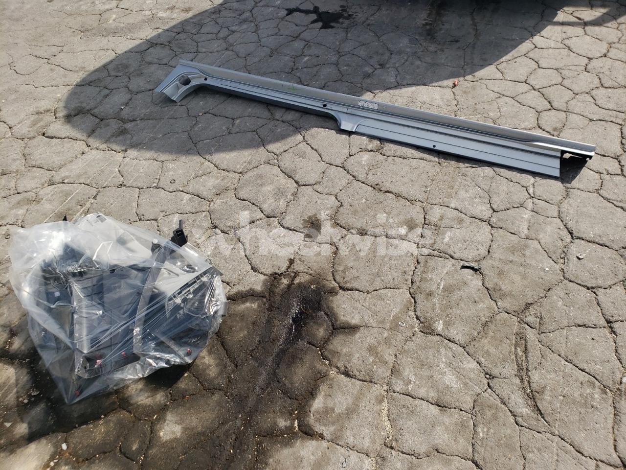 Photo 13 of 2024 TOYOTA SIENNA XLE (VIN 5TDYRKEC5RS194011)