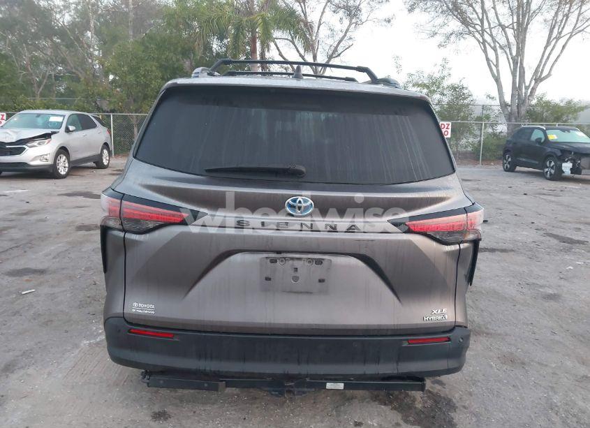 Photo 16 of 2021 Toyota Sienna XLE (VIN 5TDYRKEC6MS048404)