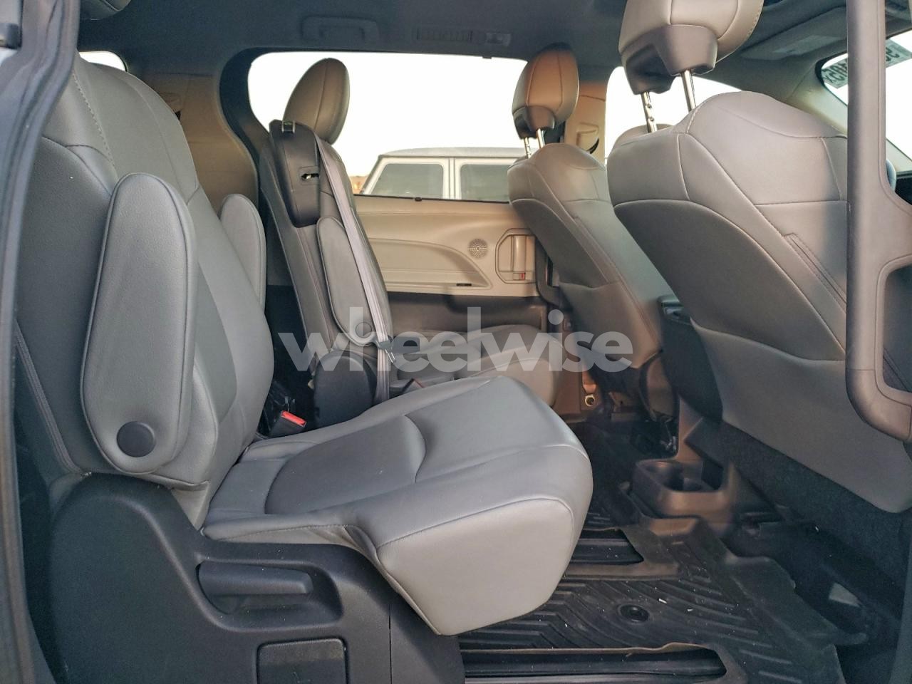 Photo 11 of 2022 TOYOTA SIENNA XLE (VIN 5TDYRKEC6NS127038)