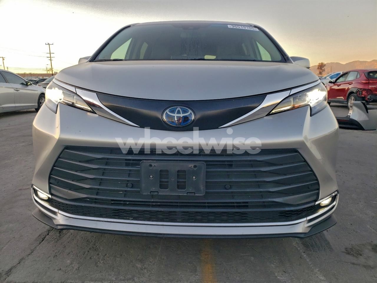 Photo 5 of 2022 TOYOTA SIENNA XLE (VIN 5TDYRKEC6NS127038)