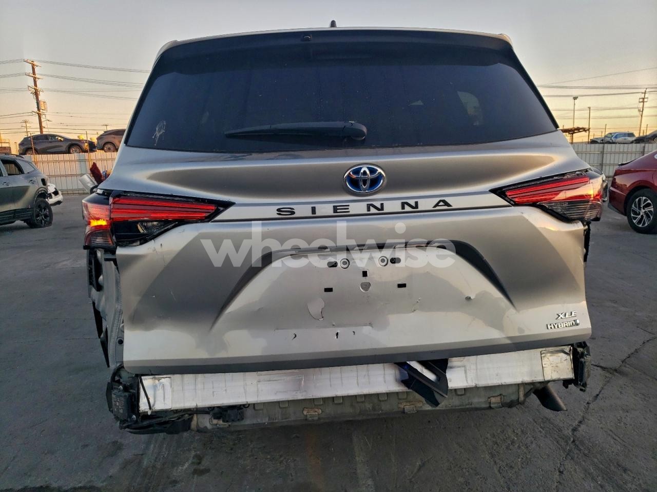 Photo 6 of 2022 TOYOTA SIENNA XLE (VIN 5TDYRKEC6NS127038)