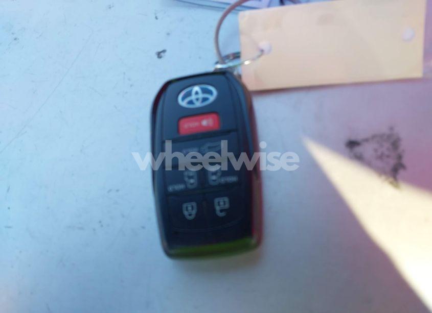 Photo 11 of 2024 Toyota Sienna XLE (VIN 5TDYRKEC6RS191943)