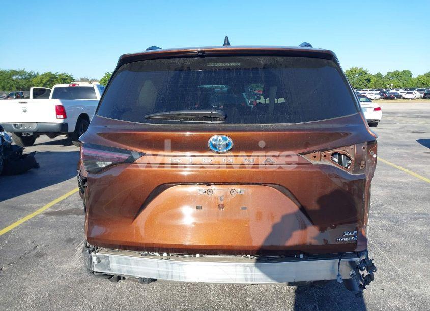 Photo 16 of 2024 Toyota Sienna XLE (VIN 5TDYRKEC6RS191943)