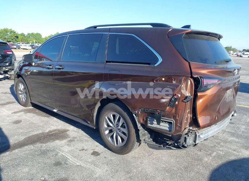 Photo 3 of 2024 Toyota Sienna XLE (VIN 5TDYRKEC6RS191943)