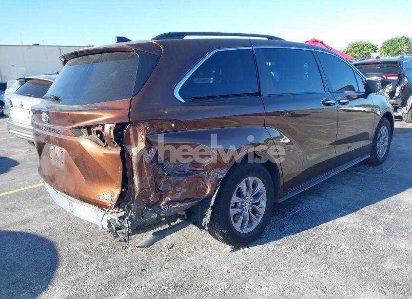 Photo 4 of 2024 Toyota Sienna XLE (VIN 5TDYRKEC6RS191943)