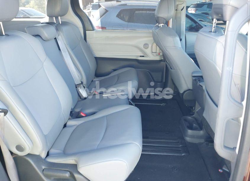 Photo 8 of 2024 Toyota Sienna XLE (VIN 5TDYRKEC6RS191943)