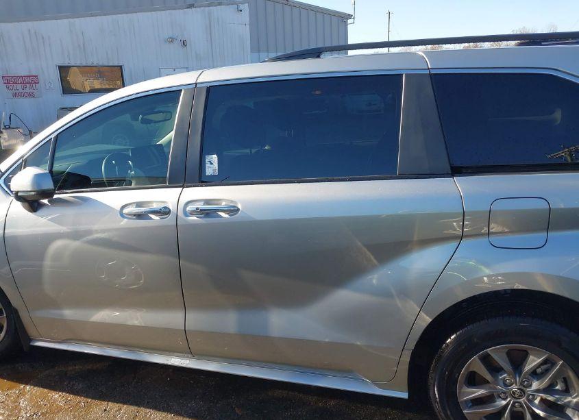 Photo 14 of 2024 Toyota Sienna XLE (VIN 5TDYRKEC6RS204805)