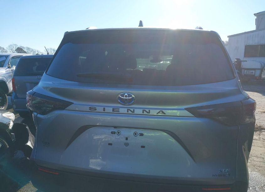 Photo 16 of 2024 Toyota Sienna XLE (VIN 5TDYRKEC6RS204805)