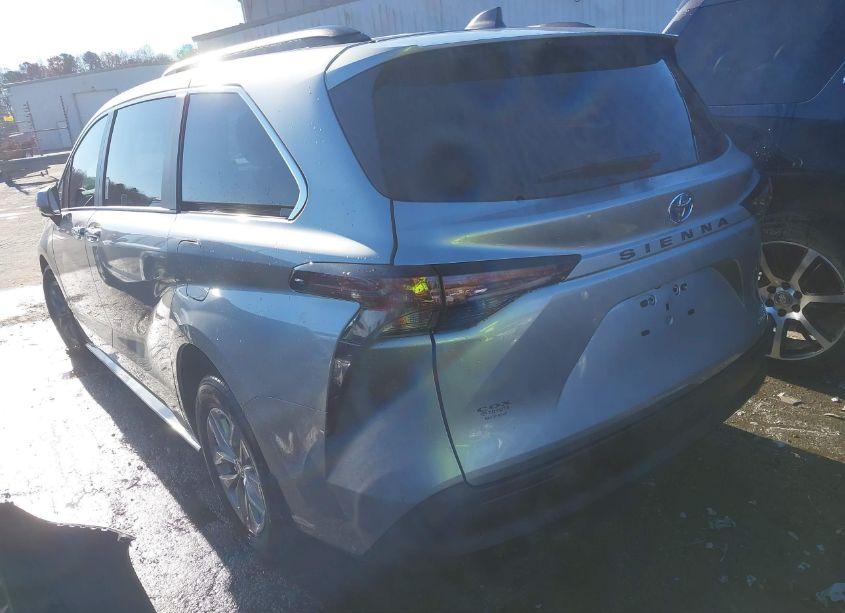 Photo 3 of 2024 Toyota Sienna XLE (VIN 5TDYRKEC6RS204805)