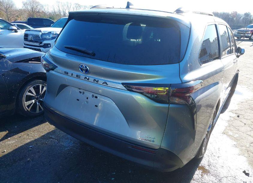 Photo 4 of 2024 Toyota Sienna XLE (VIN 5TDYRKEC6RS204805)