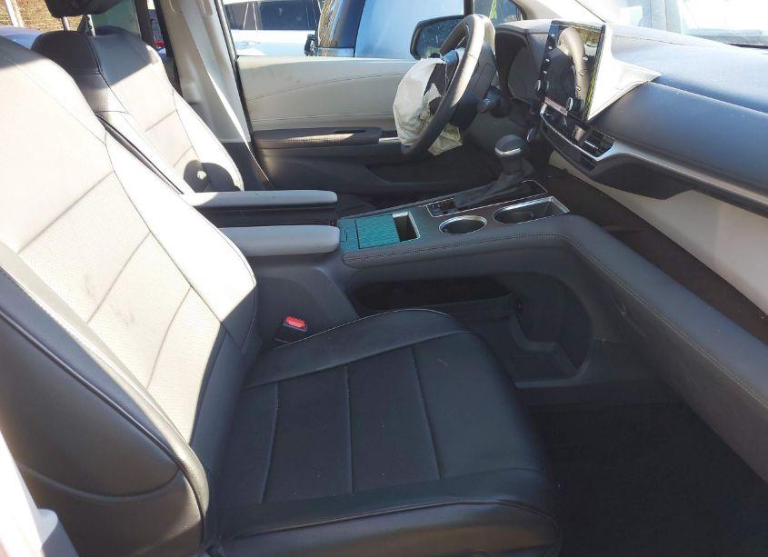 Photo 5 of 2024 Toyota Sienna XLE (VIN 5TDYRKEC6RS204805)
