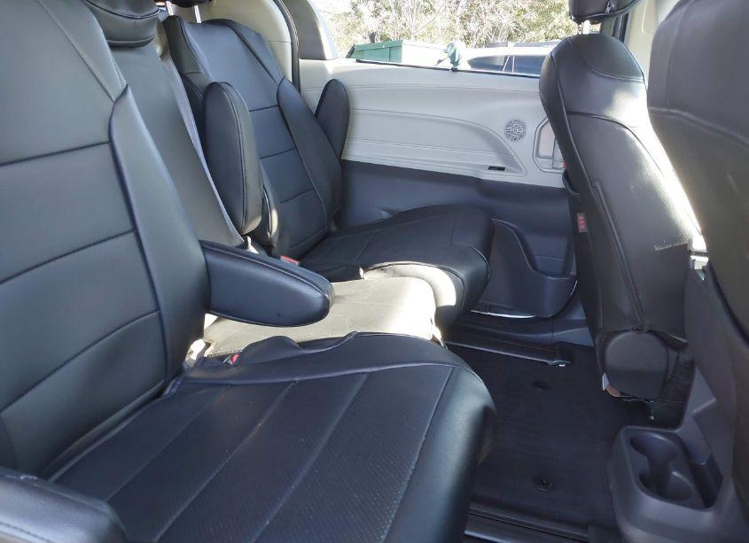 Photo 8 of 2024 Toyota Sienna XLE (VIN 5TDYRKEC6RS204805)