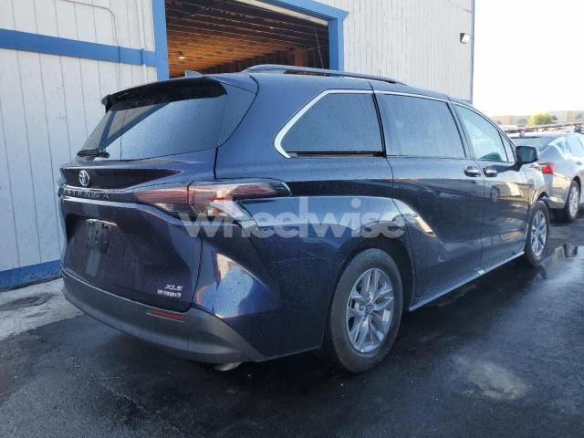 Photo 10 of 2024 TOYOTA SIENNA XLE (VIN 5TDYRKEC6RS215254)