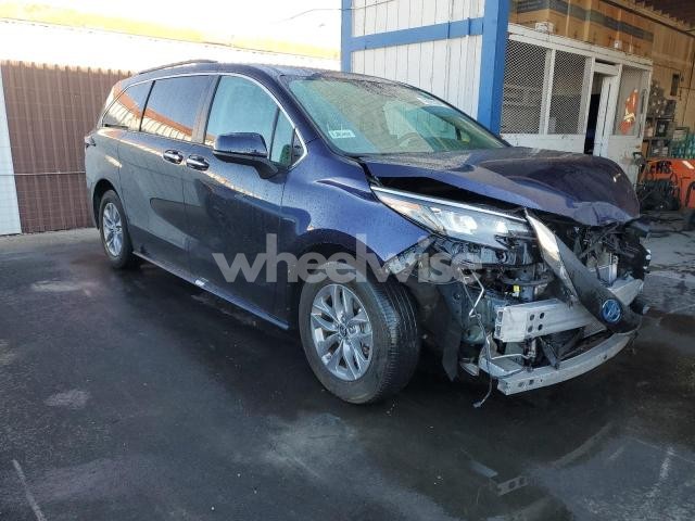 Photo 5 of 2024 TOYOTA SIENNA XLE (VIN 5TDYRKEC6RS215254)