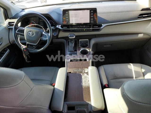 Photo 5 of 2022 TOYOTA SIENNA XLE (VIN 5TDYRKEC7NS094003)