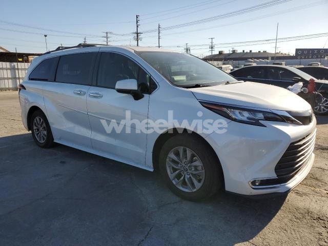 Photo 9 of 2022 TOYOTA SIENNA XLE (VIN 5TDYRKEC7NS094003)