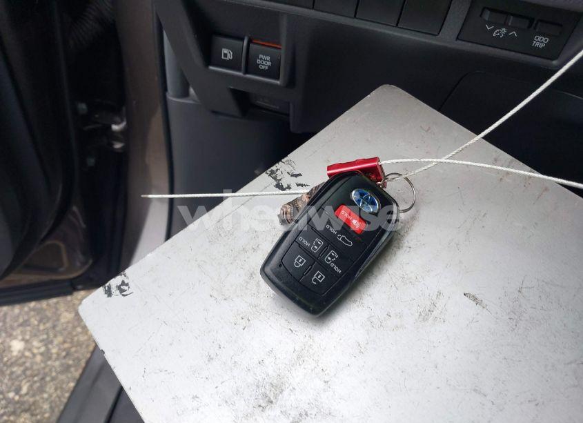 Photo 11 of 2024 Toyota Sienna XLE (VIN 5TDYRKEC7RS194320)