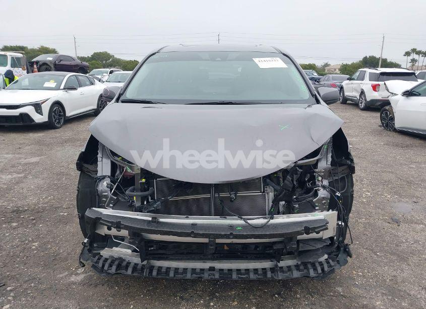 Photo 12 of 2024 Toyota Sienna XLE (VIN 5TDYRKEC7RS194320)