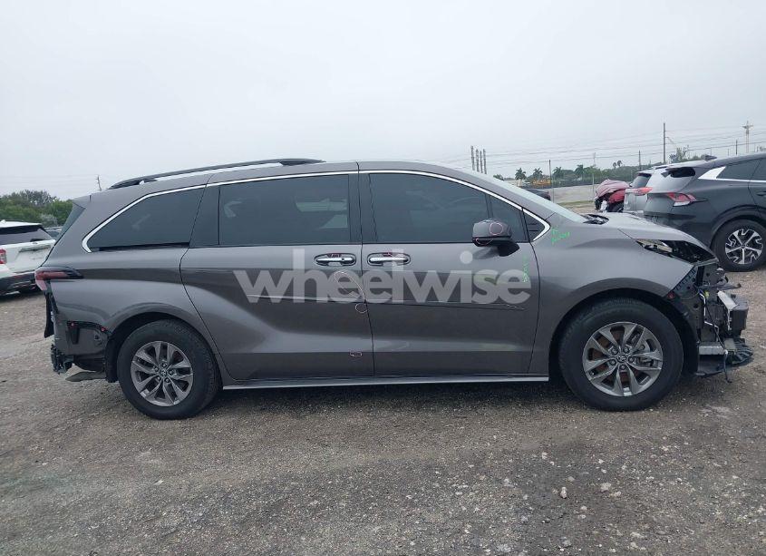Photo 13 of 2024 Toyota Sienna XLE (VIN 5TDYRKEC7RS194320)