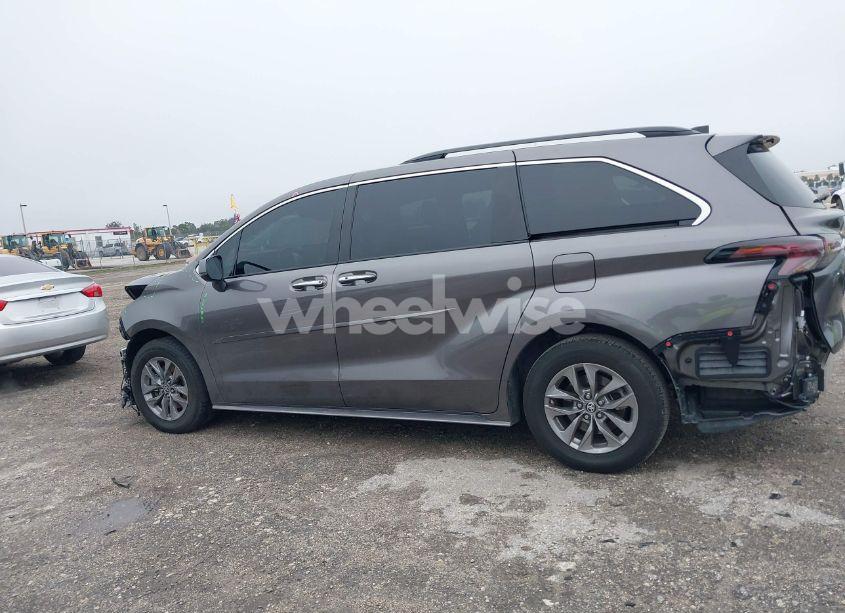 Photo 14 of 2024 Toyota Sienna XLE (VIN 5TDYRKEC7RS194320)