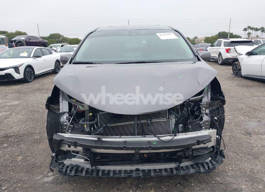 Photo 6 of 2024 Toyota Sienna XLE (VIN 5TDYRKEC7RS194320)