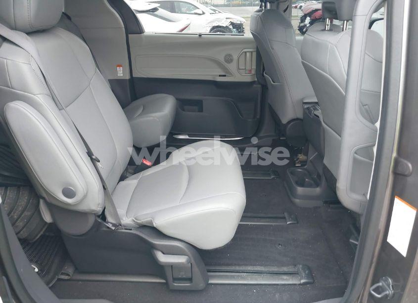 Photo 8 of 2024 Toyota Sienna XLE (VIN 5TDYRKEC7RS194320)