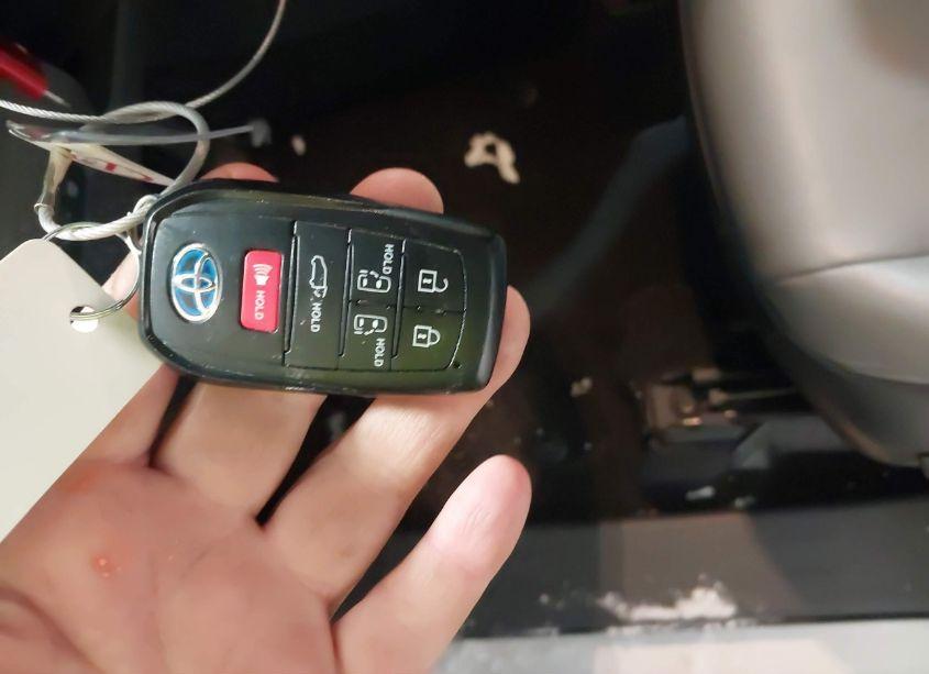 Photo 11 of 2024 Toyota Sienna XLE (VIN 5TDYRKEC7RS209642)