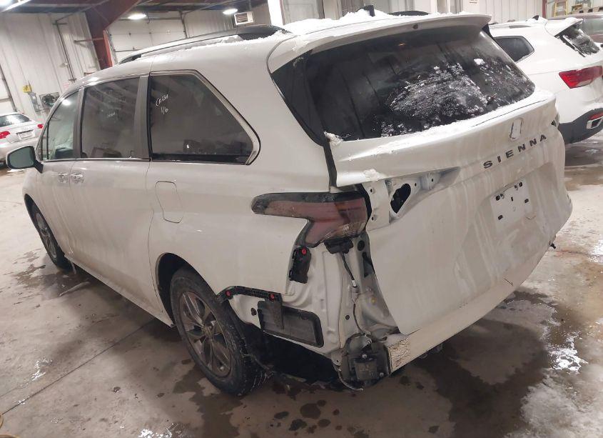 Photo 3 of 2024 Toyota Sienna XLE (VIN 5TDYRKEC7RS209642)