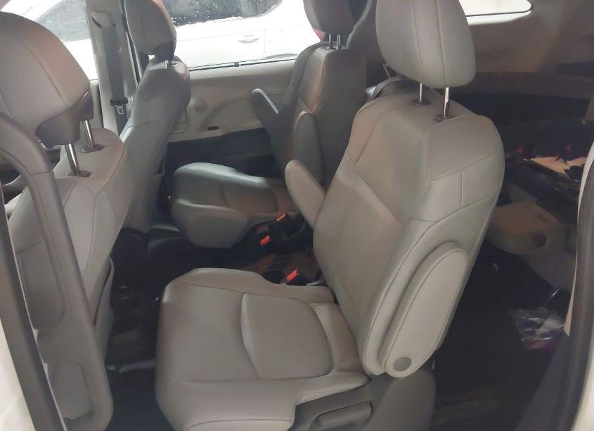 Photo 8 of 2024 Toyota Sienna XLE (VIN 5TDYRKEC7RS209642)