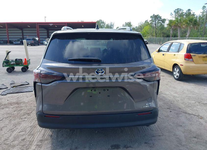 Photo 16 of 2024 Toyota Sienna XLE (VIN 5TDYRKEC7RS224934)