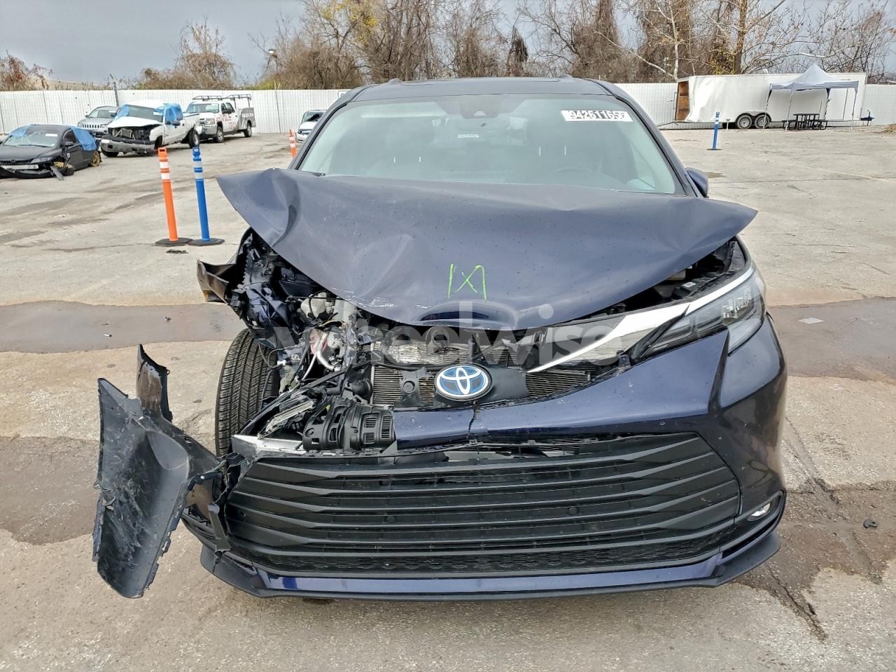 Photo 5 of 2025 TOYOTA SIENNA XLE (VIN 5TDYRKEC7SS233848)